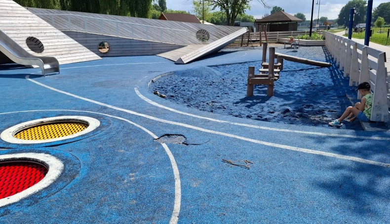 Rodzice narzekają na plac zabaw przy Netcie, 15.07.2025, fot. Marta Sołtys